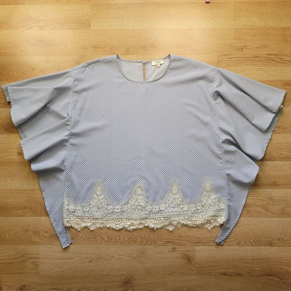 Umgee USA Blue Polka Dot Cape Sleeve Blouse Women's Size M Lace Hem Boho